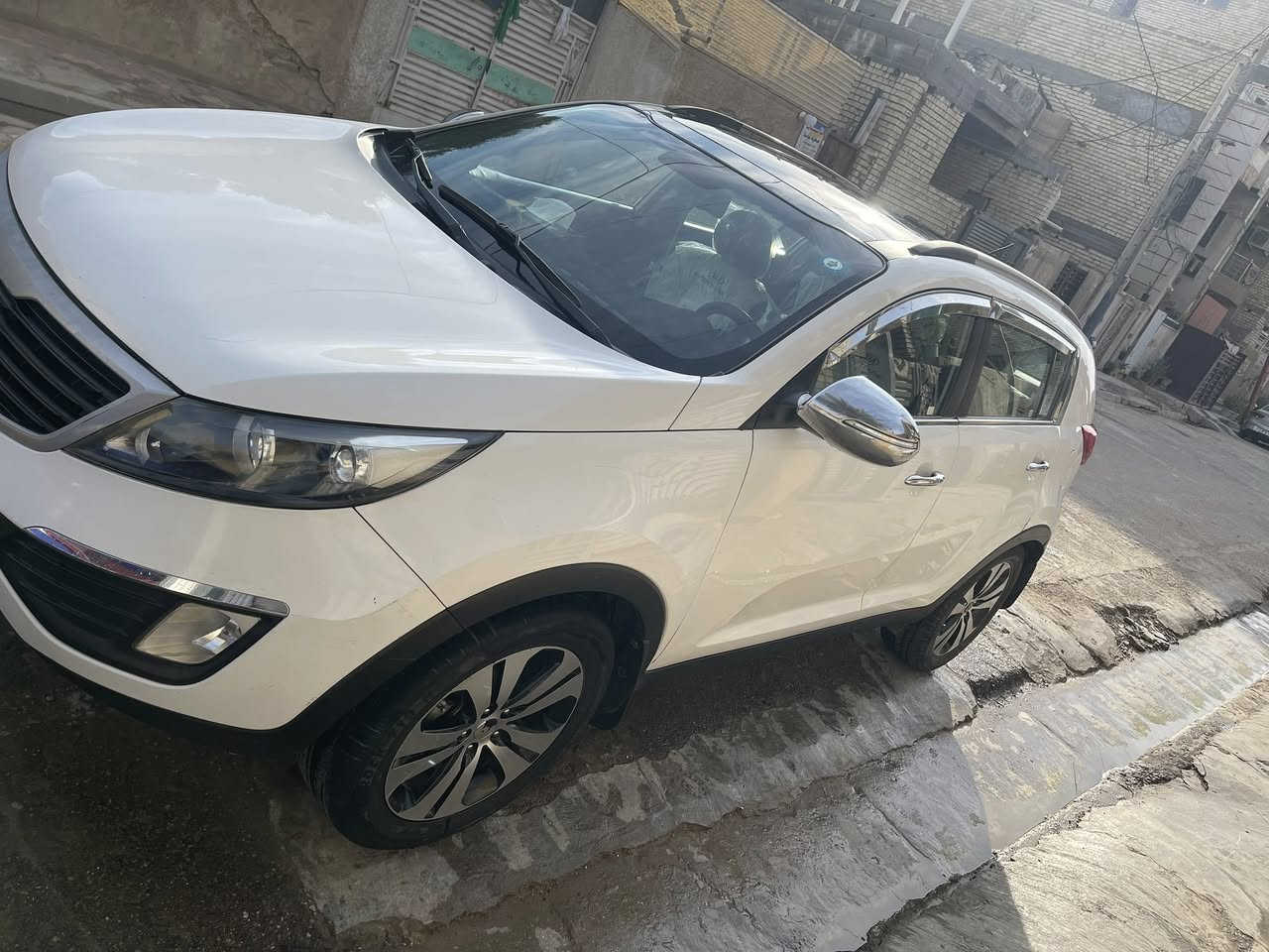 سبورتج للبيع موديل 2011 فول عده البصمه
داخل جديد 
مكنيه جديد
كامره وحساس خلفي 
سياره بدون صبغ
فقط دعاميات صبغ 
بيها مكانات بارد 
مكاني بغداد الكرخ
اتصال خط او واتساب 
***********
