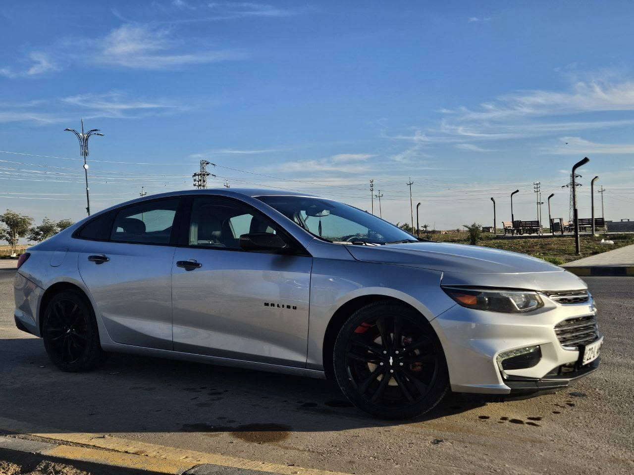 Malibu 2018 LT Redline
كير AT 
داخل جلد اسود + المقاعد الاماميه ثنينها كهرباء 
تدفئة كراسي 
شاشه كبيرة كار بلي واندرويد اوتو 
شاشه اعطال ملونه + عداد ١٦٠
تبريد قطعتين + منافذ شحن سريع وكهرباء
نظام صوت بلادي ٩ سماعات من Beats Studio 
ويل ١٩ اسود بلادي  
مري سود + اشاير بالمري 
٤ بصمات والصندوك قاصة + تشغيل عن بعد
السياره ماشيه ١٤٠ الف كيلومتر 
رقم اربيل مميز دولي شرط التحويل
حادثها جاملغ وبنيد جهة السكن بدون دواخل
وبيها بارد يم قبغ البانزين قليل كلش موضح بالصور 

السعر 100$
***********
