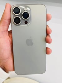 ايفون 15 برو ماكس عربي شرق اوسط ذاكره 256  بطاريه 89 بلادي  غير خاضع ل...