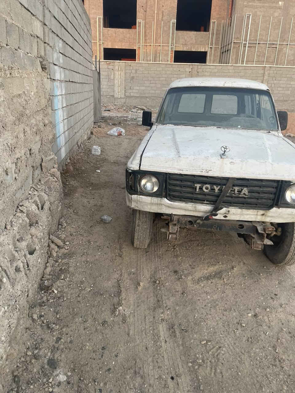 سلام عليكم
للبيع سياره حديده حديده 
بيها محرك كيه شغال خير من الله 
سعرها مليون 800
للاستفسار ***********
