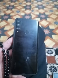 واي9 • شاشة مكسورة • كاميرا امامية معطلة