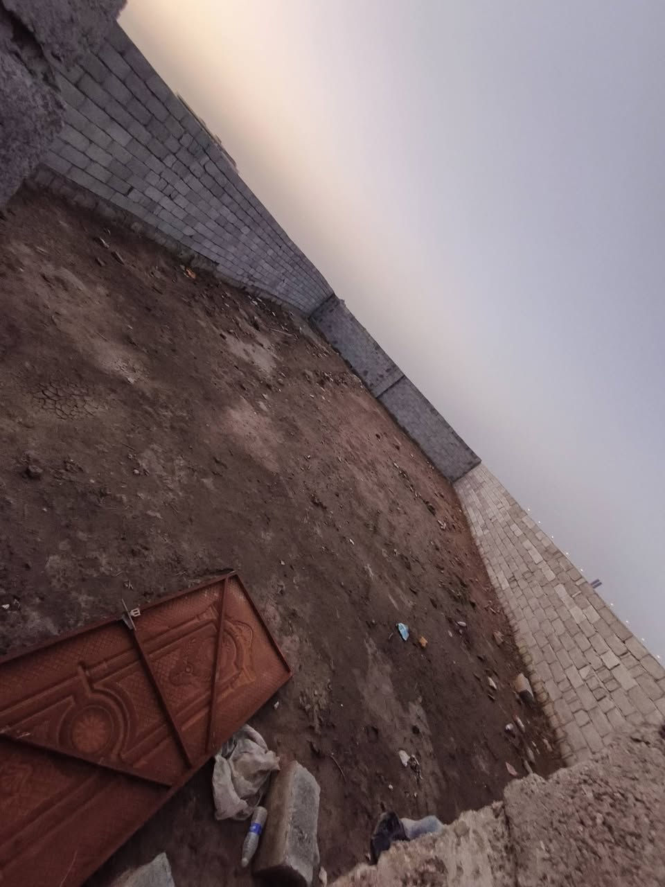 الواجهه 10 متر ونزال 20
مرقمه ضمن التطويب معامله كامله 
المكان ام الخيل قريب على الحولي الجامعه اول شارع بعد ماتنتهي الجامعه الاستفسار ***********
