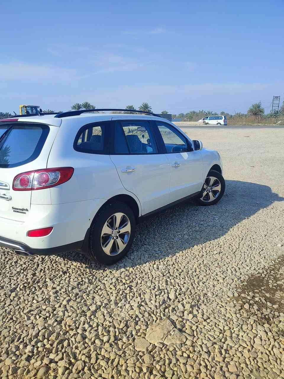 السلام عليكم 
للبيع هونداي سنتافي موديل 2012 خليجي فول مواصفات واحد علئ واحد رقم بابل مميز تحويل ثاني يوم مكفولة كفاله عامه عدا رشه صبغ بسيطه بلجنطه بدون حادث السعر 172وبيه مجال بسيط بيع او مراوس حسب القناعه للاستفسار ***********
