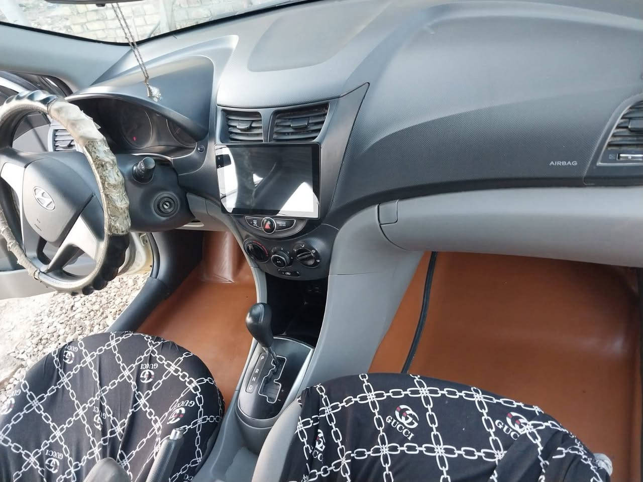 اكسنت ٢٠١٦  بغداد بسمنه سنويه ٢٠٣٠ ورد امريكي سياره حادثه من امريكه جاملغ  وبيه طخات بصيطه مكينه وكير كفاله صدر مشد تخم تاير بلباكيت ستوني شادهن تبريد ثلج غرفه سياره جديده مصفره هيه وغرامات جاهزه مكان السياره واسط مركز المدينه سعر ٧٨ وبيه مجال 
***********
