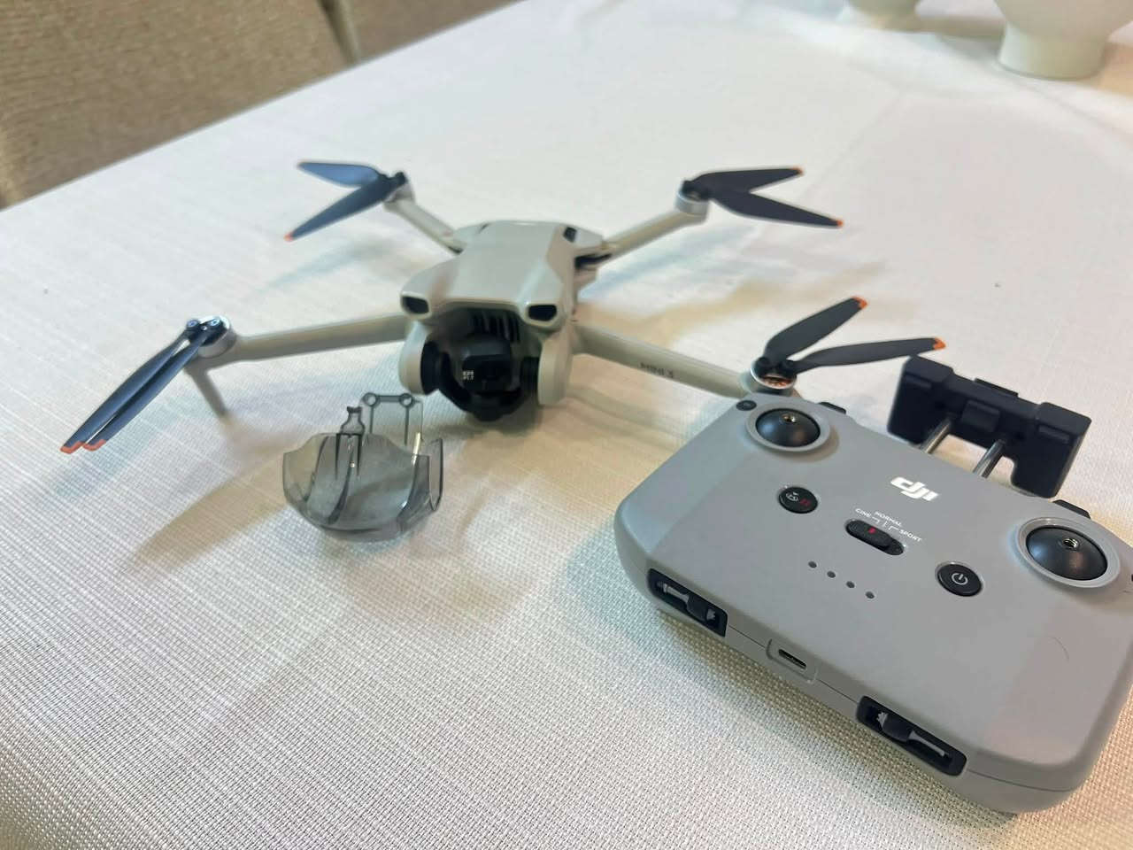السلام عليكم 
متوفر للبيع dji mini 3
السعر 750 سنگل ريموت عادي  
المكان بغداد الاعظمية 
للتواصل ***********
