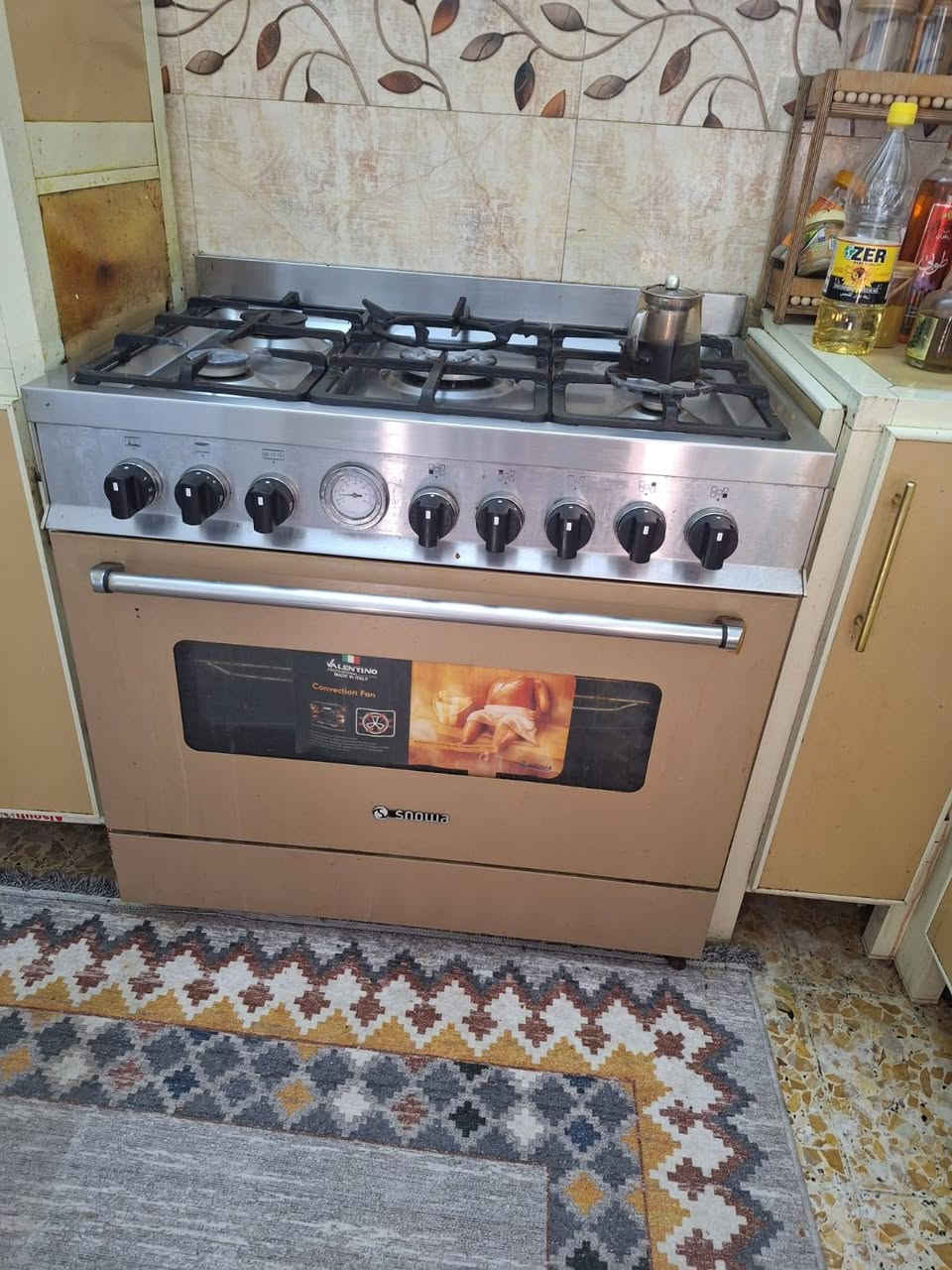 السلام عليكم كاونتر 7 قطع المنيوم نضيف وجديد سعره 600 طباخ شغاله كوله هو والفرن سعره 350 والمرشحه سعرها 125 مكاني الحريه 
رقم الهاتف ***********
