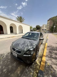 كيا ريو مديل 11خليجي بدون صبغ  بيهه جراد جلح مثل ما موضح بل صور بنيد و...