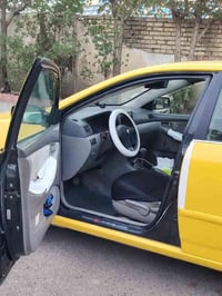 كورلا ٢٠٠٦ السعر 76 وبيها مجال بسيط سيارة مكفولة تكم ولغود وشواصي وحوض...