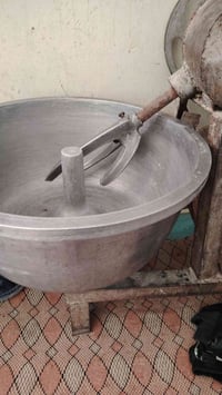 عجانة خبز • كبيرة • شغالة