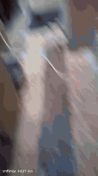 السلام عليكم
نصف قطعه للبيع ٥٥متر قطاع ٧٣ 
طابقين  تحتوي على ٣ غرف سقف عگادة 
للاستفسار ***********
