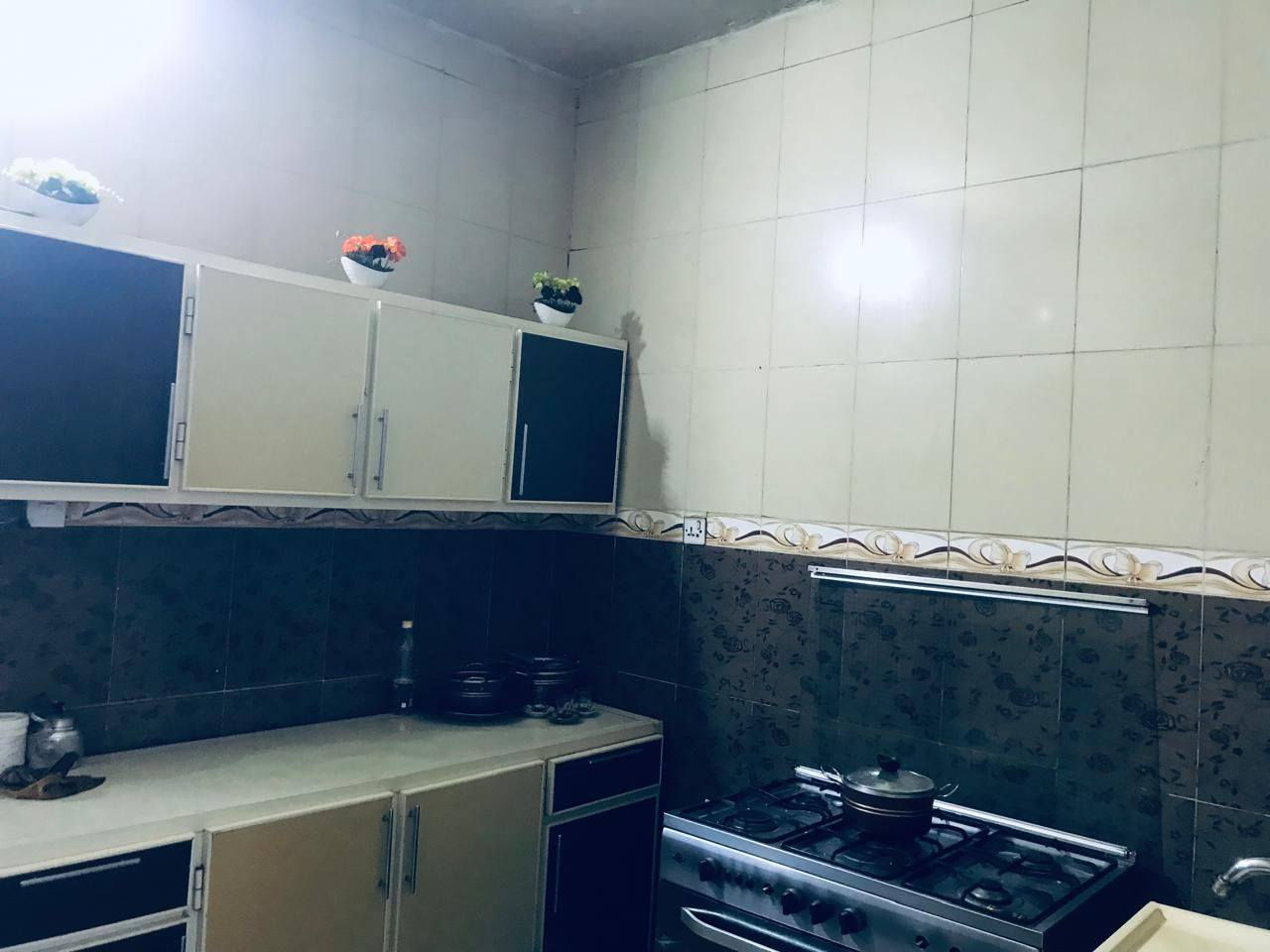 #عرض_دار_للـبـيـع 
دار سكن للبيع مساحته 150(7.5*20) م طابقين يحتوي على صاله ومطبخ وحولي وأربعة غرف نوم وكراج ومنور وصحيات داخليه وخارجيه وكراج سياره
العنوان : بغداد- ابو غريب- خرنابات الجديده قرب جامع عز الدين القسام 
السعر 150 مليون 
للأستفسار أكثر يرجى الاتصال على الارقام التاليه

***********
***********
