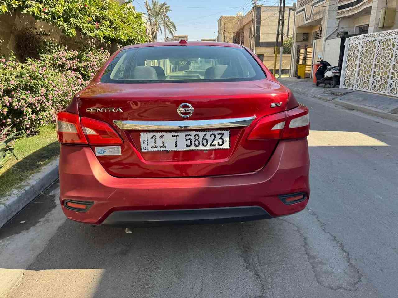 نيسان سنترا SV وارد امريكي
ضربتهة موضحه بالصور فقط الصندوق
بدون إيرباك
السيارة ماشيه ١٥٢٠٠٠ كم  
السياره ثلاث انظمة قياده
بلوتوث 
وبيهة سونار السياره مرفق مع الصور
السعر ٨٨ $ وبيهة مجال 
***********
