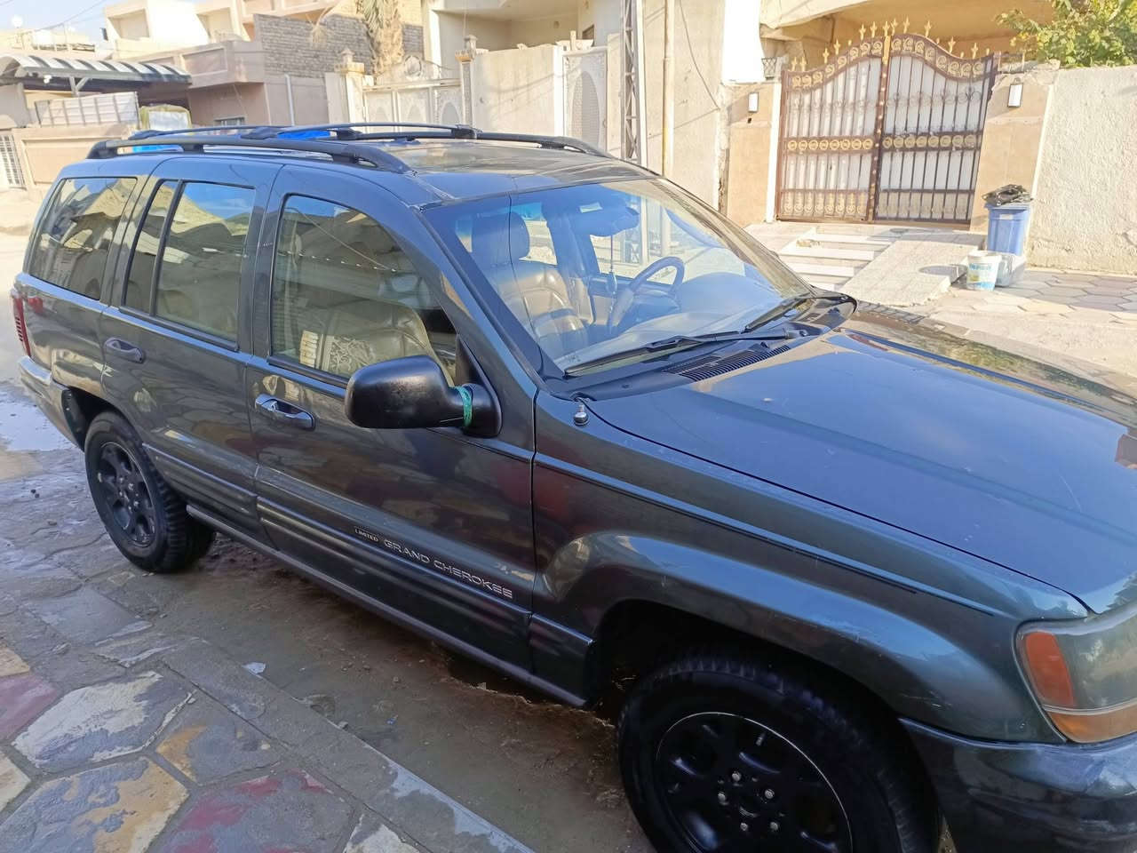 السلام عليكم جيب شيروكي موديل 2002 بيها جاملغ الأيسر الامامي مبدل تخم تاير السيارة عليها إدامة كامله صدر امامي خلفي جديد كهربائيات كلها شغاله تدفئة تبريد نقص بس غاز مكينة بيها تبخير حجم المكينه 8سلندر بدون تنقيص رقمها سليمانية باسم كردي السعر 60 وبيها مجال قليل سنويتها 2029 الهاتف ***********
