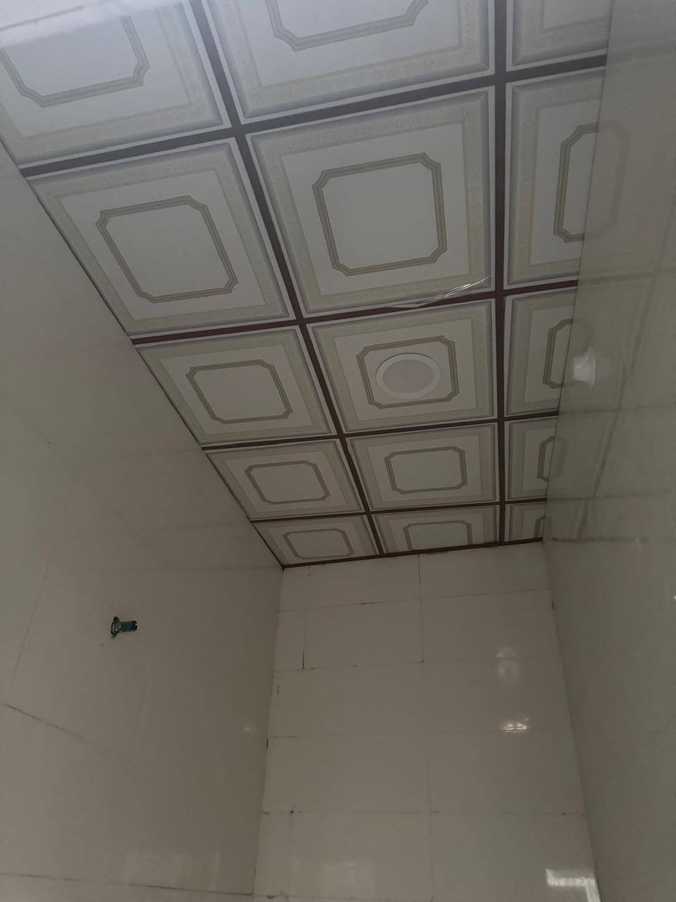 رمضان كريم  دار للبيع بحي سبل ثانيه زراعي مساحته 200 متر بناء حديث صب كونكريت ما مسكون قرب المدرسه جاهز ماي مجاري كهرباء مشمول بطويب يتكون من 2غرف نوم أو صاله ومطبخ واستقبال ومجموعة صحيات لاستفسار واتساب ***********
