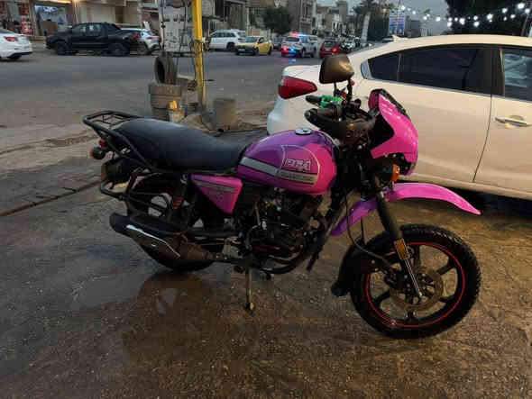 سلام عليكم دراجه دايوان جبلي مرقمه اربيل سنويه ب اسمي  تشتري دراجه ثاني يوم احوال محرك 200كفاله عامه من كير مكينه شاصي درجه مشتغله شهرين دلفري بس شرط دهن كل 6ايام ابداله يورو 1/1 دراجه  سعره 2550 بيه مجال يشهد الله سبب بيع لان مريض 
 مزوده 
1_شاحنه اصليه ام جداحه 
2_ ستاند موبايل اصلي ابو دبلات 
3_شادله تاير خلفي عريض 
4_ شادله تعلاوه دبل الخلفي حته صير علو بوكسر 
5_شادله زنجيل دبل ابو ربلات 

رقمي 
*********** بي واتساب قليل متواجد على فيس بوك
