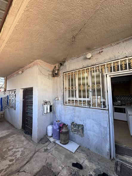 بيت للبيع زراعي سند 25 الموقع ابو خستاوي شارع الغسل  المساحة بلسند 100 م 
يحتوي على مطبخ وصالة وغرفة طايق ارضي وغرفة طابق 2 كبيرة 

السعر 68 وبي مجال 
***********
