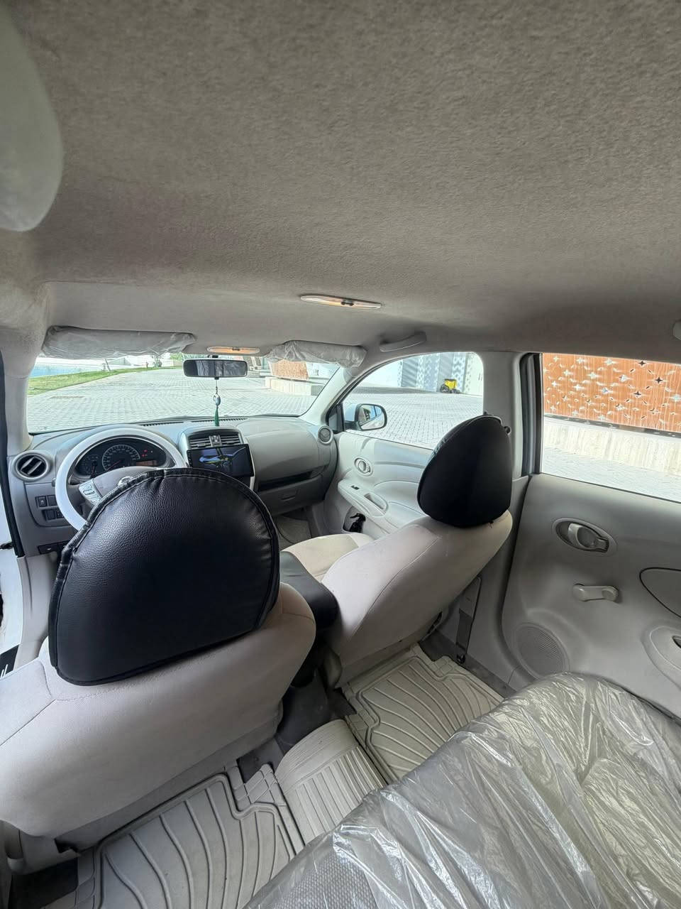 سني هندي موديل 24 بيهه باب سايق بارد وجاملغ ايسر BDR ماشيه 80 الف
مكينه كير كفاله 125 وبيهه مجال بأسم شركة البشامه 
***********
