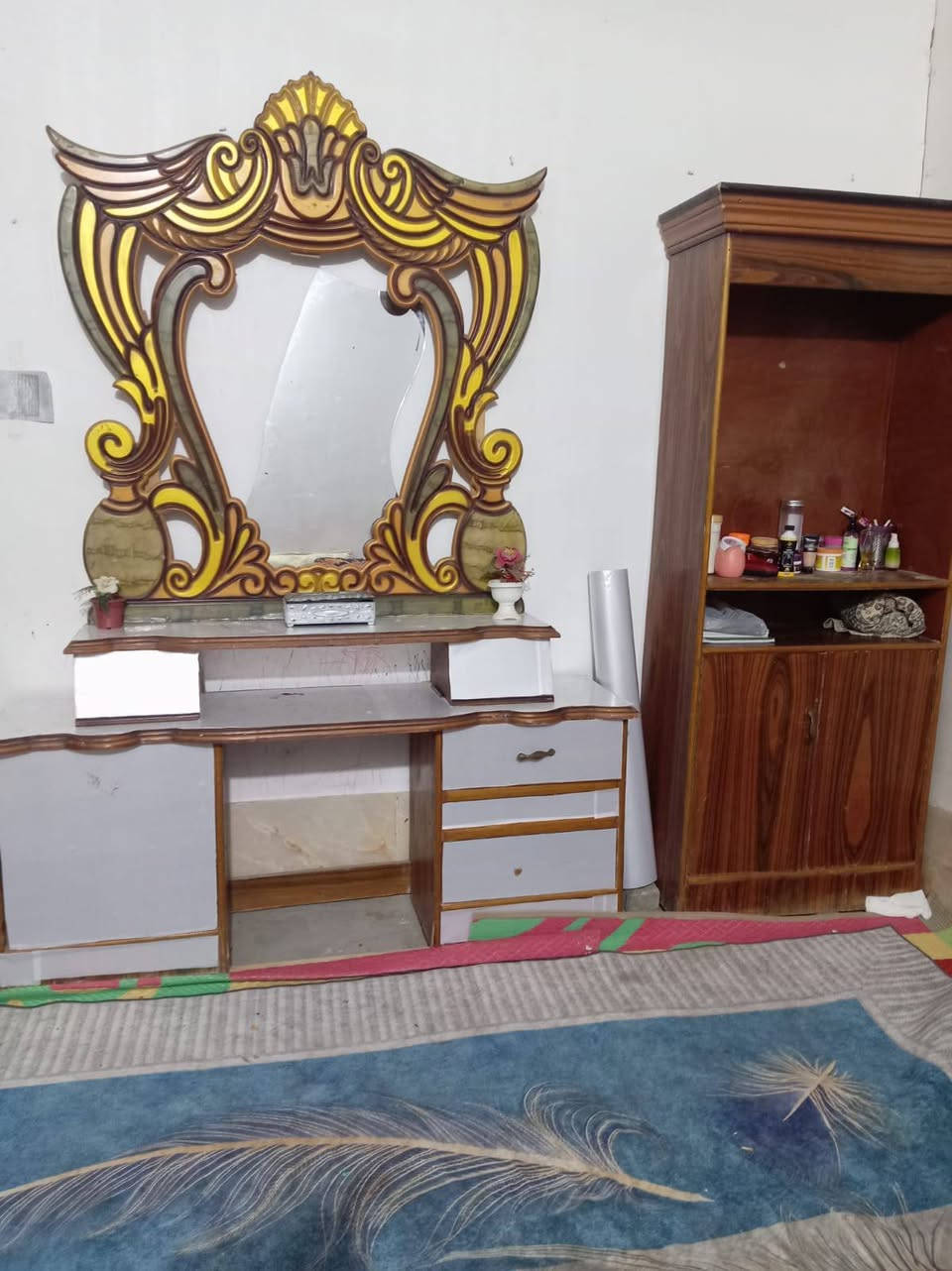 اسلام عليكم غرفت اخشاب سعرهه ٢٥٠ بدون عرش الميز بدون امرايه مع كنفيره كبيره نضيفه سعرهه ١٢٥مكاني كربلاء مجاور مول حي العامل للإستفسار الاتصال على الرقم ***********
