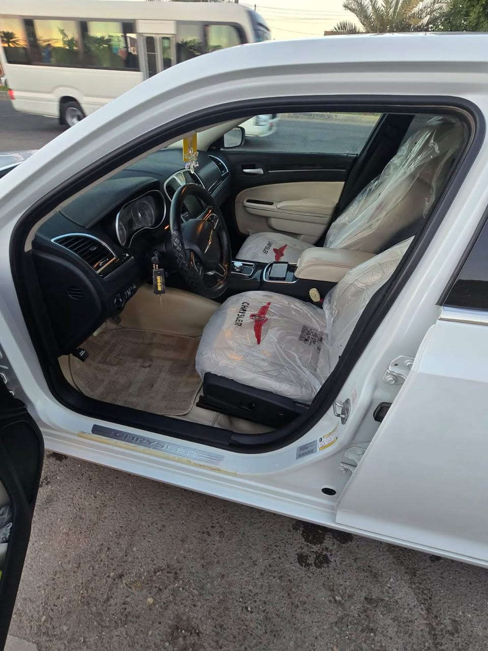 سلام عليكم اوباما 2016 C كفاله عامه من لصبغ وتبديل ماعد بارد بل جاملغ 
سياره جديده بمعنى احله من لصور 
مكينه وكير وتبريد وحداديه كفاله
مواصفات ل C 
لون ابيض 
محرك ٣٦٠٠
تو ويل 
فتحه + بصمه + بصمة ابواب + ستيرن كهرباء + كشنات اماميه تدفئه تبريد + كشنات كهرباء + مري هيتر  + برده خلفيه + فول تحكمات + تبريد قطعتين + كير موس + كشن كهربائي.+وبعد بيهة خير من الله موصفات 
السعر 248
*********** البصرة, العراق
