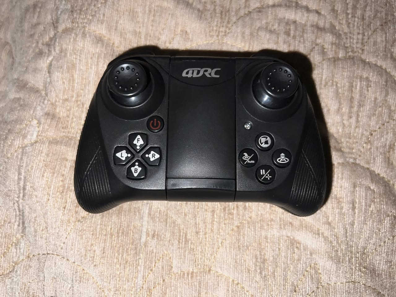 السلام عليكم
اخوان ادرون  4DRC V13
كامره بدقة HDب750 ال1080 بكسل 
ياخت تقلا بل جو بيها جثير مواصفات 
البطاريه مالتها اذا تشحنا فول ياخذك 15 طيران با جو حساسا 360 درجه   
السعر  بل موقع 100 دولار 
انطي سعر بي ما يرضي الله


**إذا كنت صاحب هذا الإعلان وتريد حذفه لأي سبب، رجاءا أرسل رسالة إلى الدعم الفني**