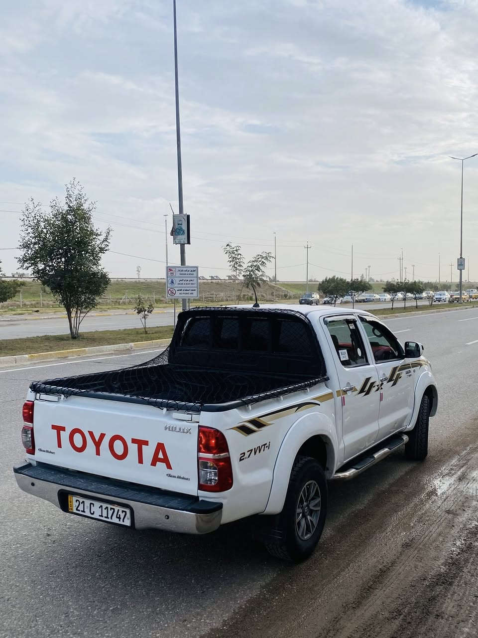 سلام عليكم. هايلوكس ٢٠٠٩سعودي اصلي للبيع فقط!!!!مواصفات…رقم سليمانية لوح جديد.گير عادي.دبل اكسل.ويل كروم .داخل فورميكا.بطل.محرك مفتوح بشرط كل شي.ماشي ٣٠٠ .بدون ضربه او حادث بيها فقط خمس مكانات بارد فقط بدون معجون او صبغ سياره كل مكان بگد الشبر لا ازيد ….!!!
مابيها مصروف ربع دينار اطلع ترايي اي صوت نزل ١٠٠ دولار !!
سعرها ١٦٨بيها مجال بسيط ..مكانها كركوك .رقم موبايل***********
