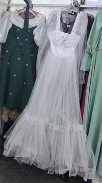 فساتين للبيع  سعر قطعه 10000بيع شلع تصفيه محل  07811767799