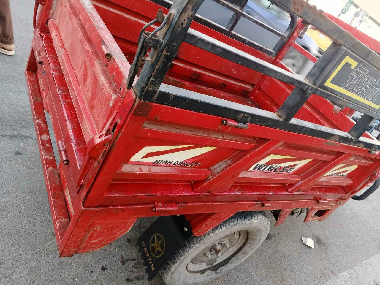 السلام عليكم ستوته للبيع حجم وصط نضيفه 22 تايرات ستوته عاليه جوبلس جدد كله شغاله  كهرباءت بطاريات ممتازه السعر 750 قفله حجم وصط شراي مكاني بغداد شارع النضال هذا رقمي ***********
