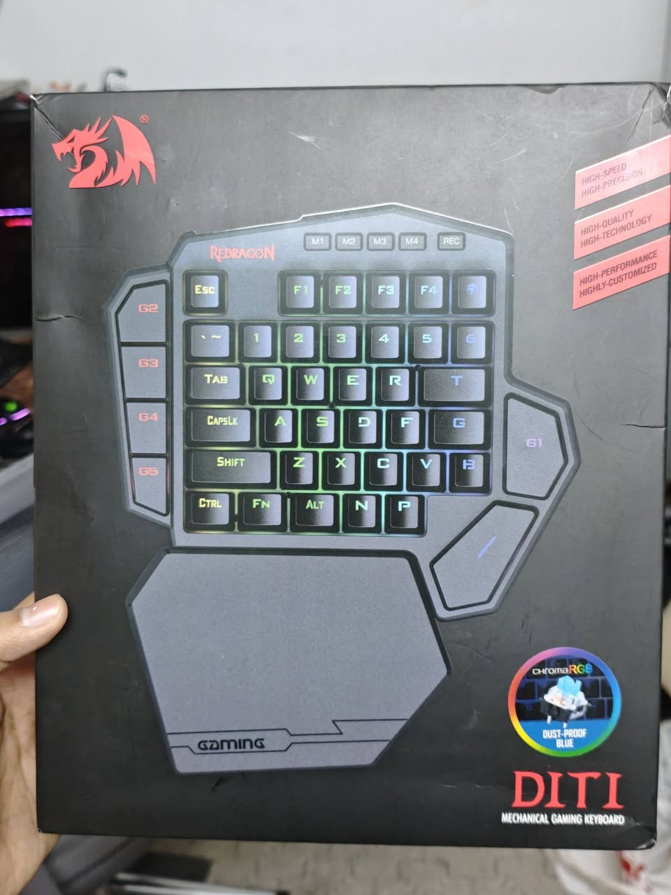 🎮 للبيع كيبورد ألعاب Redragon K585 DITI

🔹 النوع: كيبورد ميكانيكي مخصص للألعاب (One-Handed Gaming Keypad)
🔹 عدد الأزرار: 42 زر
🔹 مفاتيح ميكانيكية OUTEMU
🔹 إضاءة RGB قابلة للتخصيص (16.8 مليون لون)
🔹 7 أزرار ماكرو قابلة للبرمجة
🔹 USB Pass-Through لتوصيل الأجهزة مباشرة
🔹 مسند يد مغناطيسي قابل للفك والتركيب
🔹 Full N-Key Rollover لمنع تعارض الضغطات
🔹 اتصال سلكي عبر USB Type-C
🔹 مناسب لألعاب FPS و MOBA و Battle Royale
🔹 يعمل على الكمبيوتر واللابتوب

الحالة: ممتازة وتعمل بكفاءة كاملة.
السعر: 35
للتواصل ***********
