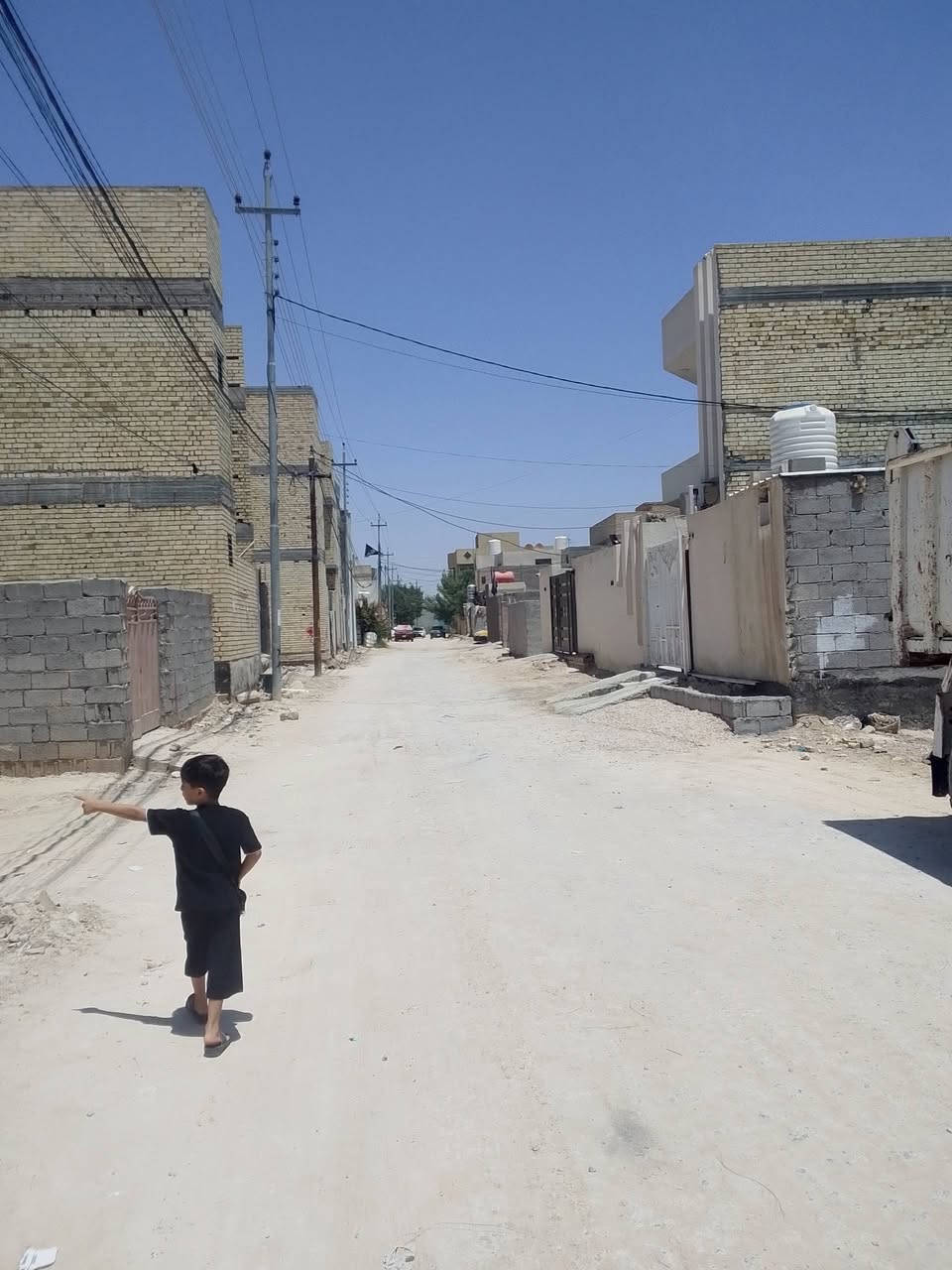 سلام عليكم هيكل باقي سراميك وصب طابق ثاني عدد 2يصلح حسينية يبعد4كيلوات عن الامام الحسين عليه السلام كل هيكل بي 3غرف نوم و3 صحيات سعر البيت 85 مليون بي مجال قليل  للاتصال ***********وتساب
