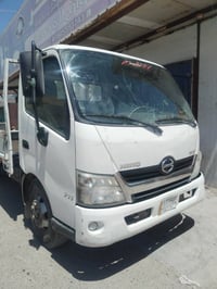 هنو البيع مديل 14   سيارة نضيفة من كلشي شاصية نضيف  07713349554