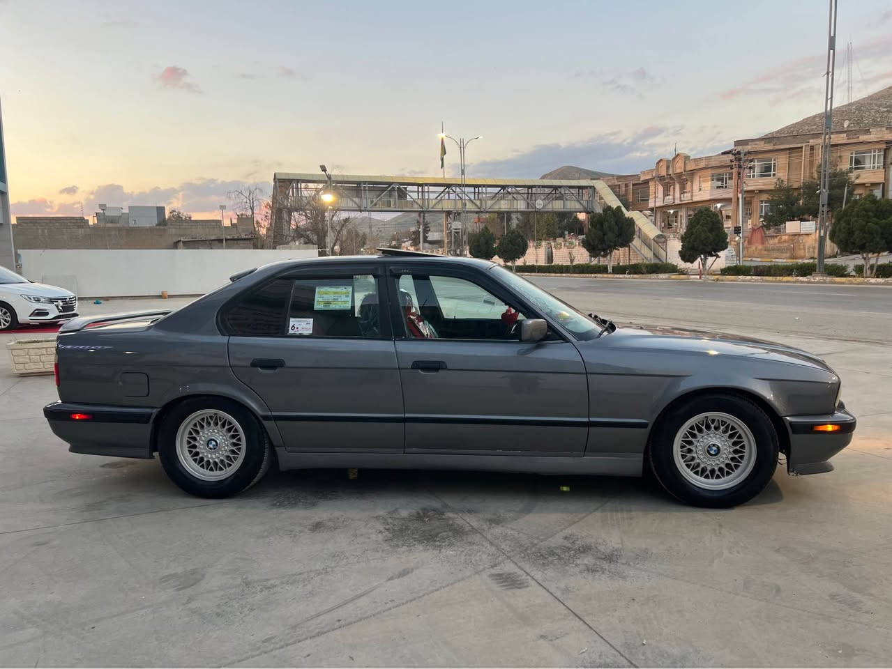 سه ره تا به ناوي خوا ي گه وره BMW📦
بؤ فرؤشتن مؤ ديل1991/كامل كراره به 95/ئا رمي پلا ستيكي هه و لير/525 كير تؤماتيك
گئرو مه كينه و ته قه و ره قه و كاره باي به شه ر ده فيته ر/ته بريت سارد و🥶گه رم 🥵له سه ر سويج /سلايت /جوار جام كاره با/ داعمي پيشو دواوه M/تايه و ويل لؤك سفر بالي سه ر جام سه ياره كه كامل مه سره ف كراوه مالي دؤسته /سعري 58گه لا و كه ميك ماعمه له /ژم *********** السليمانية, العراق
