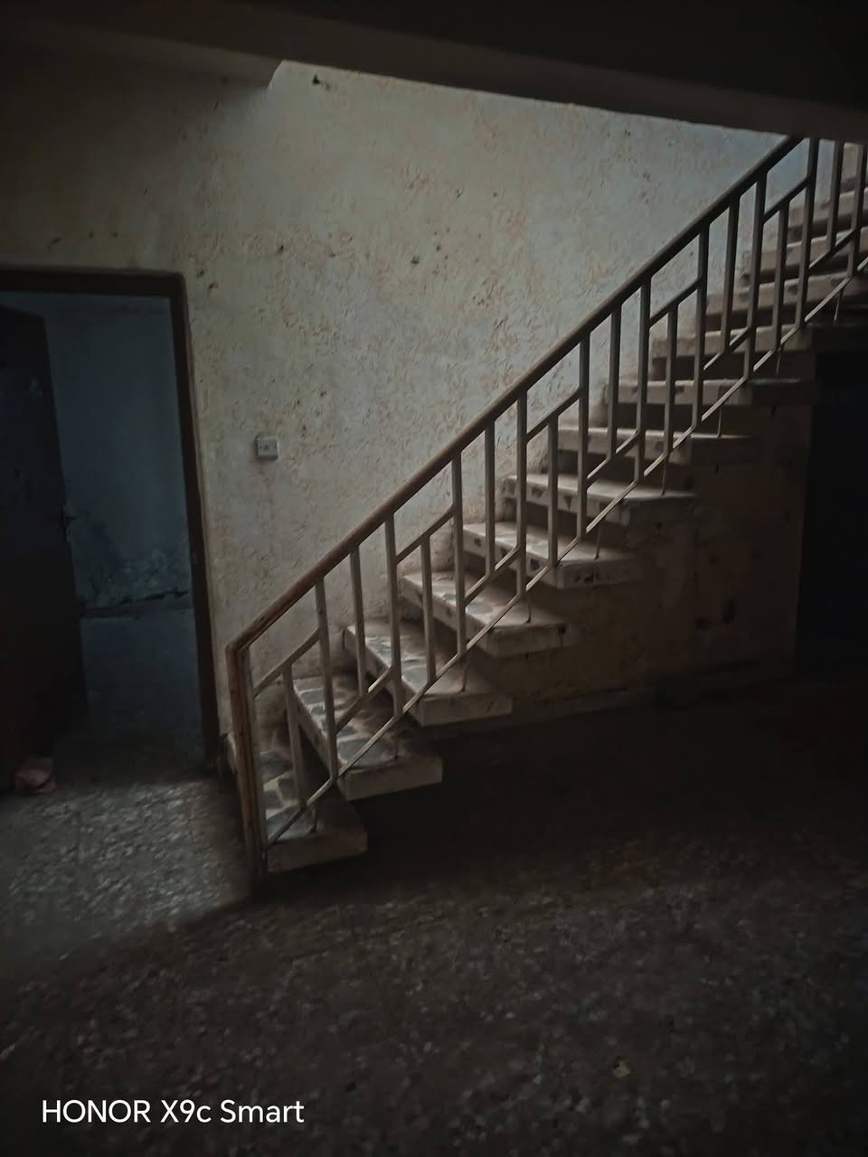 للبيع بيت 🏡 طابو صرف فى #شهداءالبياع مربع جامع 🕌 الكبيسي #مساحته١٥٠م واجهه سته يحتوي على #غرفتين_نوم 😴 وصاله ومطبخ وصحيات للإستفسار #اتصال 🤙 على الرقم 
***********
#الجميع
