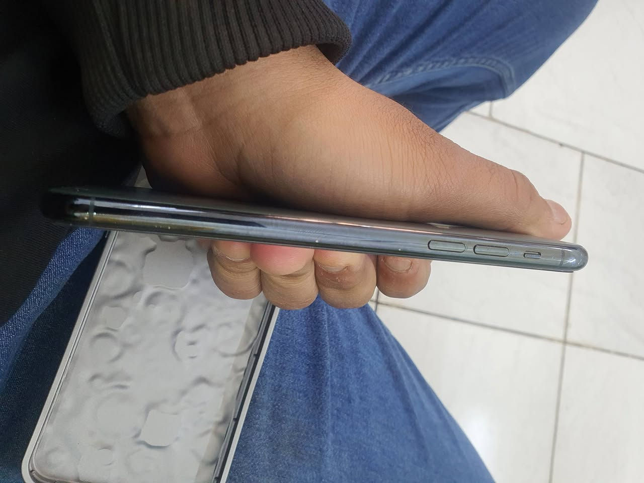 سلام عليكم ١١برو ماكس للبيع ذاكرة٢٦٥
بطارية ٨٤ بلادي وتر 
فقط فطور بل كلاسة 
وتر بروف اي عطل مابي قيم وخذ 
***********
عنوني بغدا
