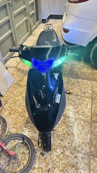 ساسوكي رياضي اوراق دراجة حلوة مبدل بستم تفصيخ فقط،كهربائياتها شغالة بس عوزها باتري، سعرها250 مكاني سيد جميل ماعندي خاص راسل واتساب ‭0770 552 4096‬
