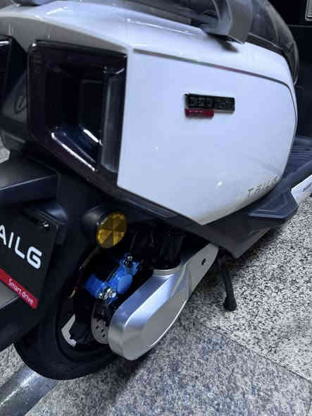 دراج تيسلا شركه تالج موصفات دراجه مثبت سرعه لايت عال ناصي ناره حلوه وره وكدام 3            نمر سرعه بلعداد 61 ولحقيقي 71 اشاير يمنه يسرا ومرايات 2 وشاحنه سويج 2 وبصمه 2 كرات تشغيل شاشه 2 سعرها مليون 200  سعر جديده وبيه مجال مليون 100 قفلها كلش وبيه بك ترجع ليوره  6 بطاريات 23 امبير 12 فولت وشاشه دجدتل يعني شيصير عطل يطلعلك بل شاشه  صالي شهرين من شتريتها  رقم عاتف *********** عنواني بصره حكيميه شارع الرديني
