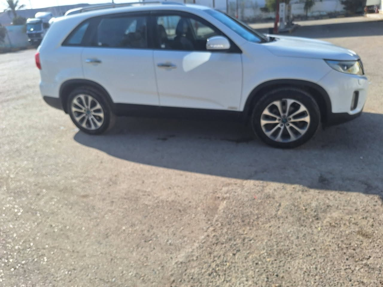 سلام عليكم
سورنتو 2014رقم بغداد 
فول مواصفات كويتي
بصمة بانوراما 6 سلندر 
فور ويل 
زراك لايت 
كراسي كهربائي 
تدفئة تبريد كراسي
كامره 
تبريد منفصل
مكان السياره الانبار الخالديه 
باسمي 

السعر 185$ بيها مجال
***********
‬‏
