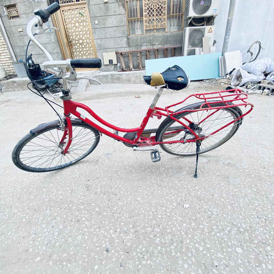 بايسكلات للبيع                                                                     نضيفات ما مصبوغات 
بيهن نواقص بسيطة 
الازرق ناقص بس زنجيل و جاملغات 
الاحمر ناقص بس سرج و كير ما يبدل نمر 

الرقم:***********
موجود واتساب
