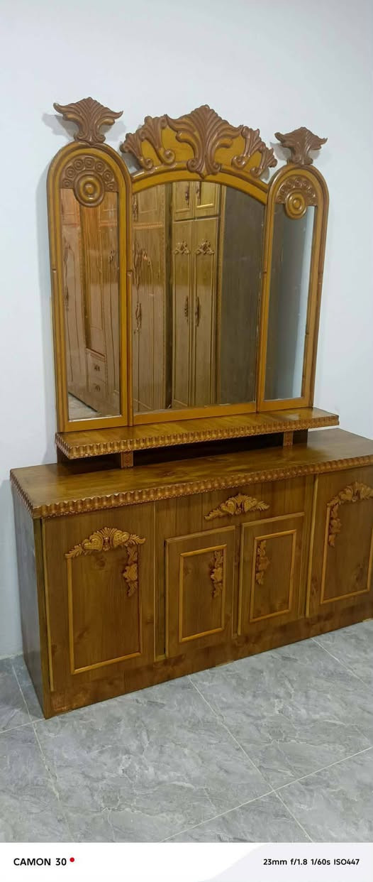 غرفه خمسة ابواب فصال تركي شغل عراقي ملحق للاستفسار معرض الكرم موصل شارع بغداد قرب محطة المامون *********** كورك ***********
