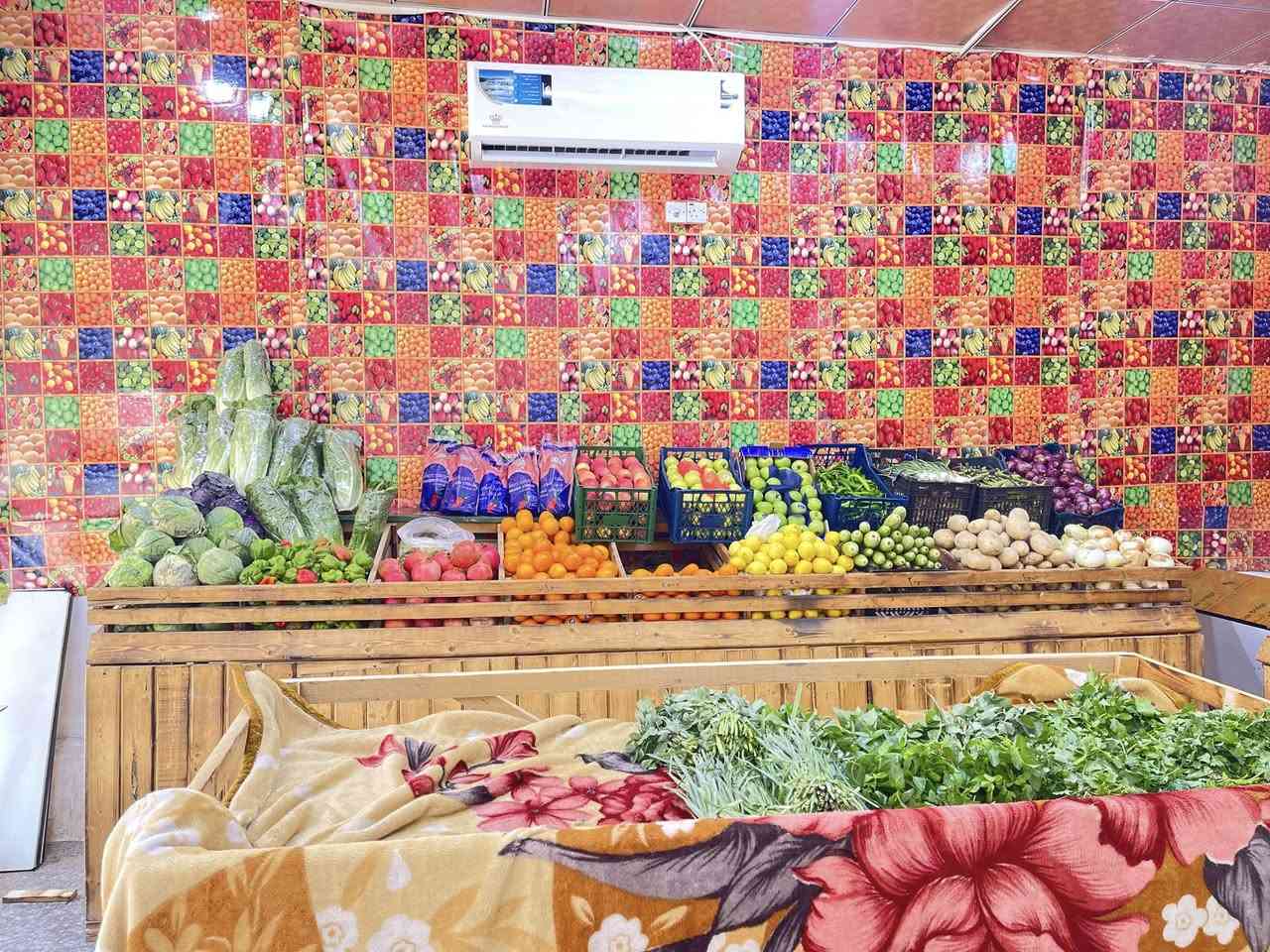 سلام عليكم 
رفوف مخضر + ميز مكتب او كاشير .
الطول ٧ مترات + ٤ مترات 
الارتفاع مثل ماموضح بالصور .
السعر المكتب مع الرفوف ٦٠٠ وبيهن مجال 
التواصل ع نفس الاسم والصفحة


**إذا كنت صاحب هذا الإعلان وتريد حذفه لأي سبب، رجاءا أرسل رسالة إلى الدعم الفني**