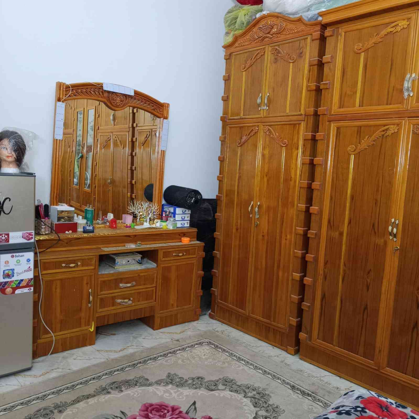 لبيع بيت مساحه 130 متر واجه 6ونص ونزال 20 مكان سياسين قرب مدرسه اروان وقرب الروضه الاتصال على الرقم ***********بي واستاب الرقم  بناء 2021  تفاصيل الطابق الاول غرفتين وحده كبيره وحده صغير مطبخ استقبال وهول طرمه صحيات داخليه وخارجيه الطابق الثاني مثل موصفات الاول  بيت طابقين جاهز من كلشي  سعر 145 بي مجال  هذا الفديو مال طابق ثاني ترى مثل الجوه
