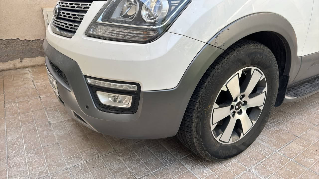 كيا موهافي موديل 2019 استيراد الشركة الدولية رقم جديد ماشية 64 الف قابل للزيادة المواصفات استندر كرسي السائق كهربائي  فيها ضربة بسيطة في الدعامية جهةٍ السائق مع تعديل بسيط في الجاملغ الامامي مع المازدة وايضا الجاملغ الخلفي جهة السائق موضح في الصورة  الباقي مكفولة  الاتصال على رقم ***********
