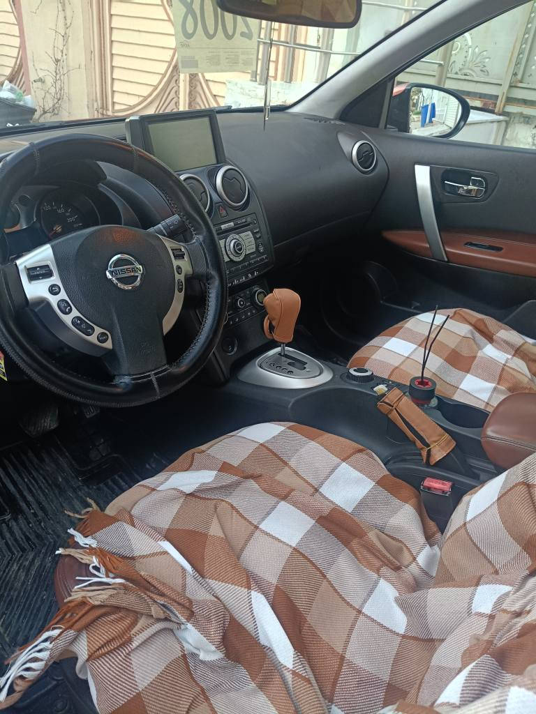 نيسان قاشقا بؤفرؤشتن مؤديل 2008 ره قه م سليماني بي بؤياخ بي سارد فول مواسه فات سقفي پانؤرامايه ئاوينه ي كاره باييه و ئه خه ويت سوكان فوليؤم تحديد سورعه بيلاد شاشه و كاميرايه ده بل گير عادي و توماتيك كوشن جلده ناو قاوه يي ده بل اكسل چوار تايه ي تازه ي له سه ره250000 رؤشتوه  سنوي تا 30 تازه يه سه ياره كه زؤر جايزه و مالي دؤسته شوين سليماني /*********** نرخ 95 مجاليكي كه م السليمانية, العراق
