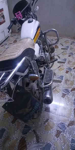 ماطور لبيع سريع 300وبيهه مجال نضيف بلشرط موديل 19ومستعجل عليه العنوان واحد حزيران ***********
