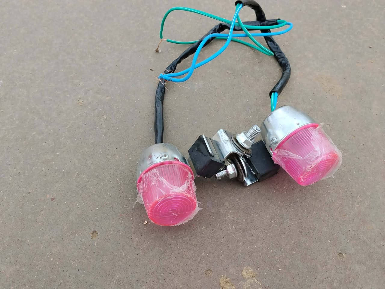 سلام عليكم للبيع غراض تكتك كله جديد ما مشدود بس  دشبول احمر مستخدم سعر بل صوره رقم***********
