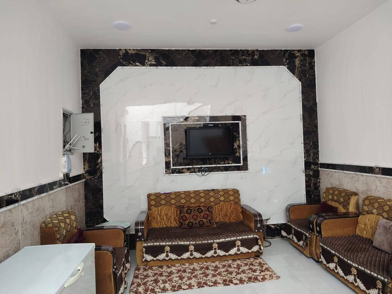 سلام وعليكم بيت للبيع حي القدس مساحه 200متر طابو صرف بناء حديث متكون من غرفتين نوم وصاله ومطبخ واستقبال وصحيات ومناور ثنين ثاني قطعه من ركن   سعر الكلي 155 مطلوب 35 يعني تنطي 120 نقط ويبقه 35قسط  سنوي بسنه مليونين اذا موضف للستفسار ***********
