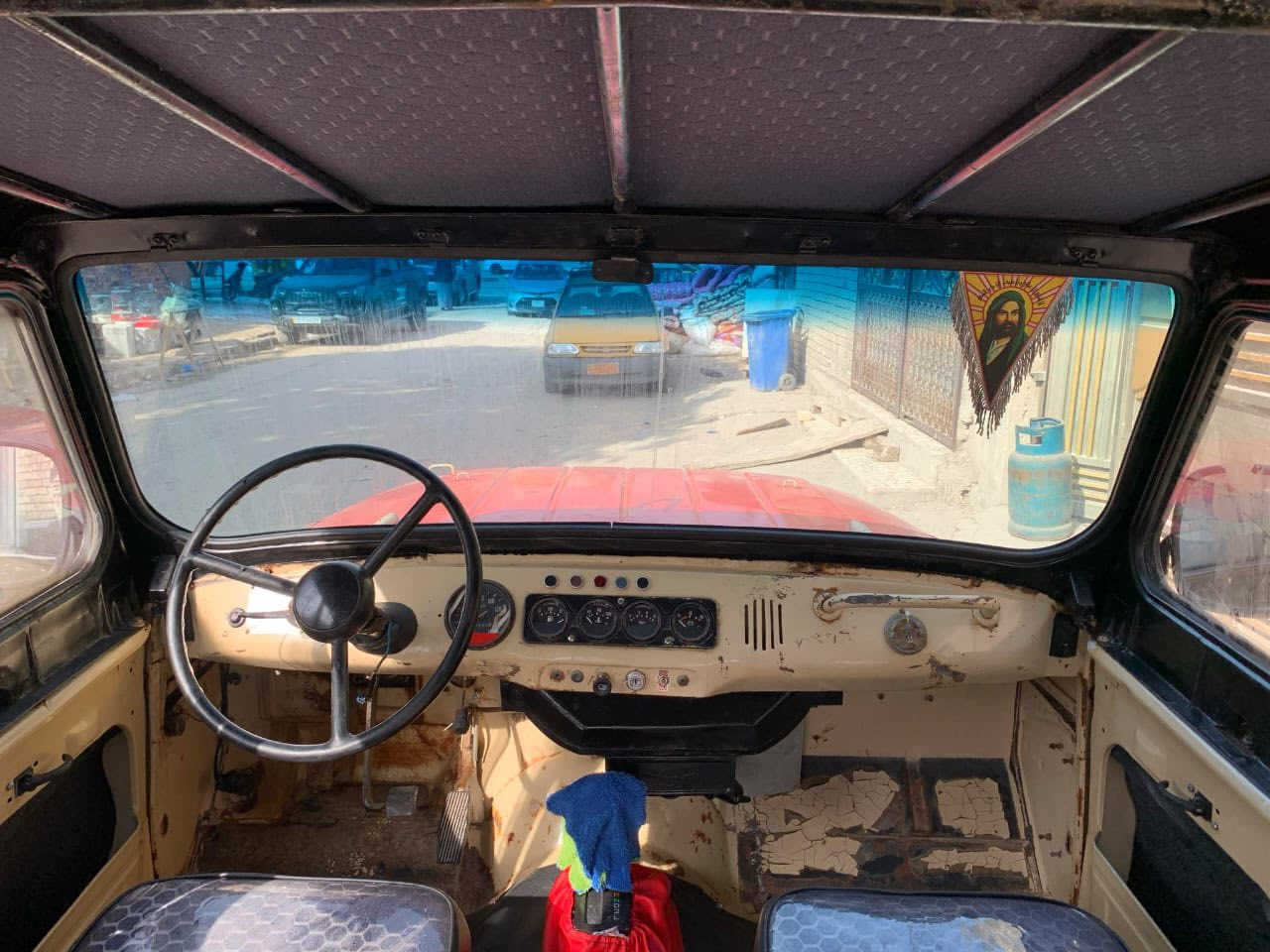 سلام عليكم
1990 حليبي بلادي

دسك 4 

تخم تاير جعمقه بلاديه بلجيس

كير ومكينه مكفولات 

كامله السياره للاخير 

تريد بدون تريد اصولي 

مكاني بغداد 

0771 252 2003
