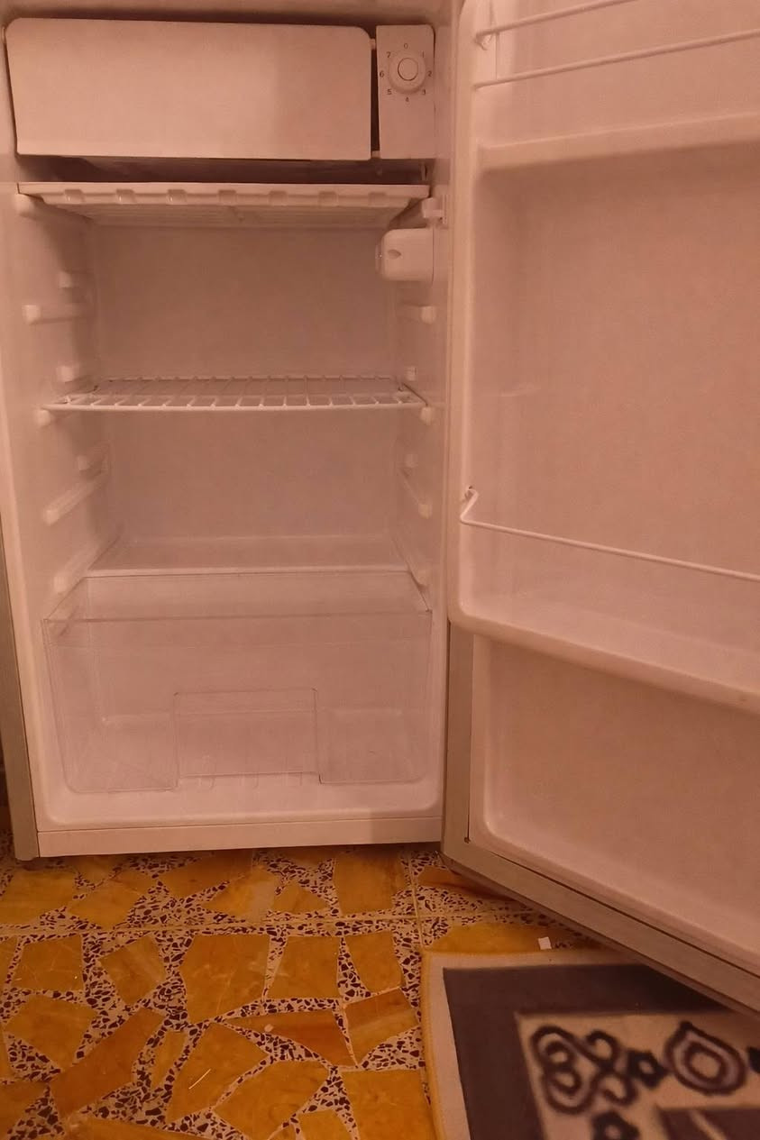 ثلاجة باب واحد ماركة UNEVA للبيع مستعملة بحالة ممتازة وشغالة 100٪، تبريدها قوي وما بيها أي مشكلة.نظيفة من الداخل والخارج وبها فريزر فوق.مناسبة للغرفة أو المكتب.
السعر: 75,000 دينار قابل للنقاش المكان: الفلوجة

للمهتمين مراسلة خاص.


**إذا كنت صاحب هذا الإعلان وتريد حذفه لأي سبب، رجاءا أرسل رسالة إلى الدعم الفني**