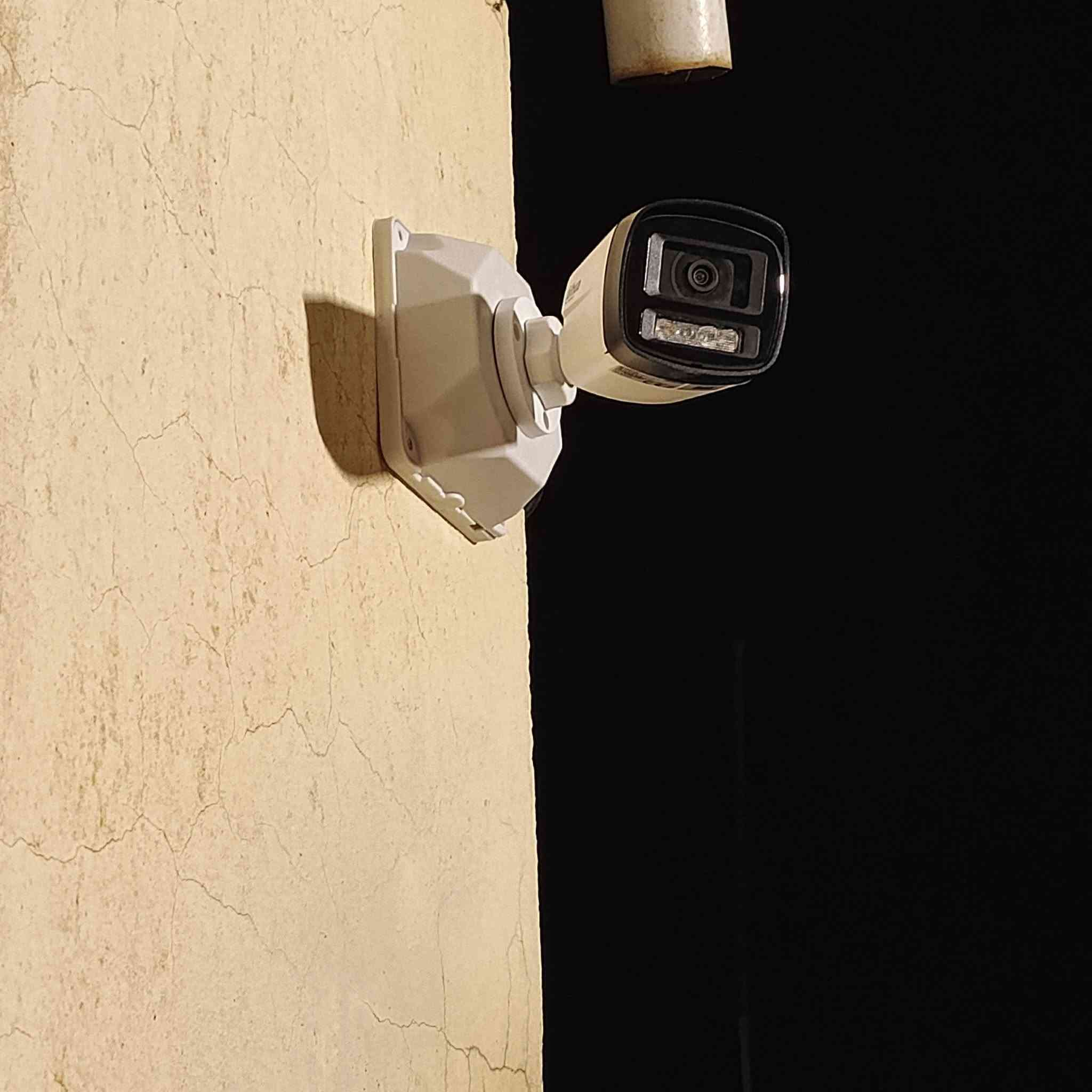 الأمان مو رفاهية… الأمان ضرورة 🚨
متخصص بتنصيب وصيانة منظومات إنذار الحريق والكاميرات. شغل دقيق، تسليم سريع، وضمان كامل. اللي يحب يتواصل يراسلني خاص."او ***********
(الصور من عملنا اليوم كامرات ip شركة دهوى في محافظة النجف الاشرف)
