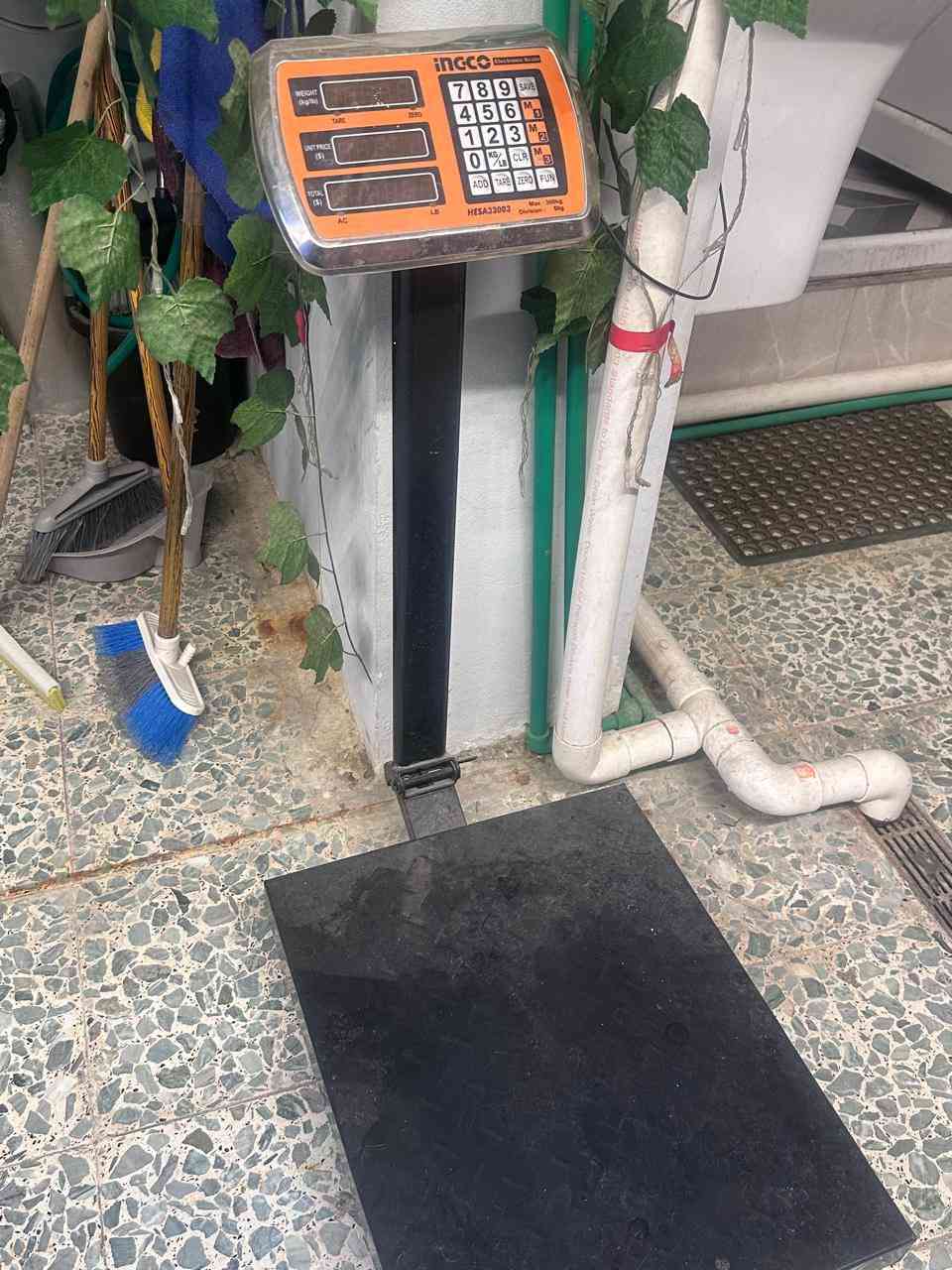 للبيع اجهزه قاعة نسائية  
متكاملة مابيها نقص
اجهزة شغالة وبدون عطل مع سبالت عدد ٣ 
البيع شلع بدون مفرد 
سعر مناسب 
لاجهزه تكفي مساحه 200متر 
العنوان النجف الاشرف 
للتواصل ***********
