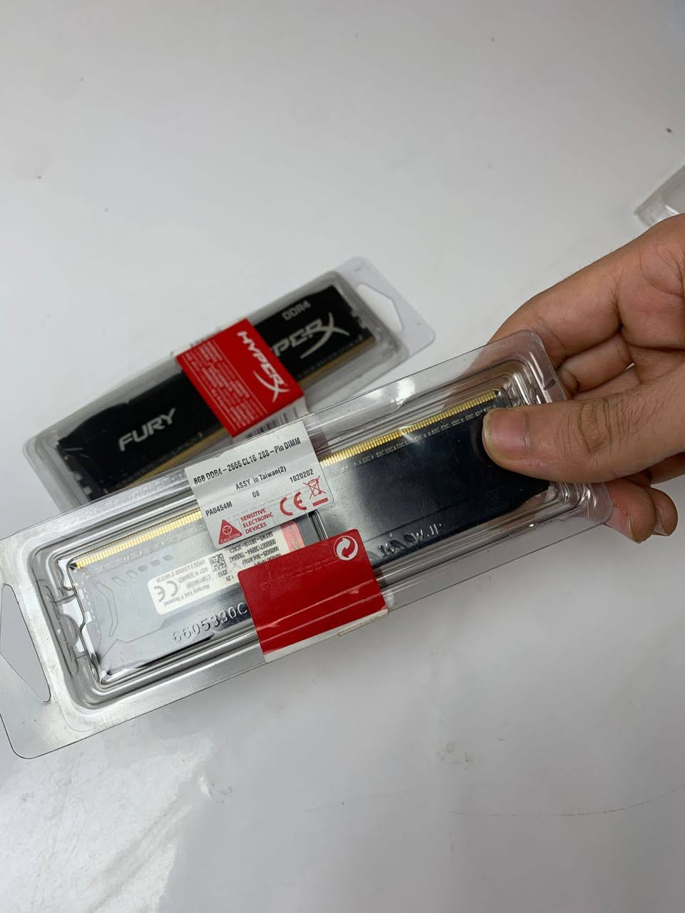 المعالج
Ryzen 5 3400g يحتوي كرت مدمج
السعر 85 الف

الرامات hyperX fury 
8×2 
سرعة التردد 2666ghz قابل لكسر السرعة
السعر 90 الف

اذا تاخذهم ثنينهم ب170 الف
التوصيل 5 الآف لجميع محافظات العراق


**إذا كنت صاحب هذا الإعلان وتريد حذفه لأي سبب، رجاءا أرسل رسالة إلى الدعم الفني**